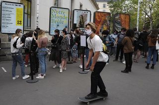 França prevê endurecer medidas de combate à Covid-19