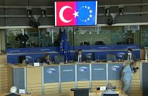 Avrupa Parlamentosu'nda Türkiye bayrağının AB bayrağı ile birlikte gösterilmesi Alman vekilin tepkisini çekti