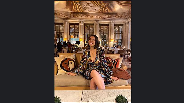 Orsay Müzesi, içeri girişine izin verilmeyen dekolteli kadından özür diledi Orsay Müzesi, içeri girişine izin verilmeyen dekolteli kadından özür diledi