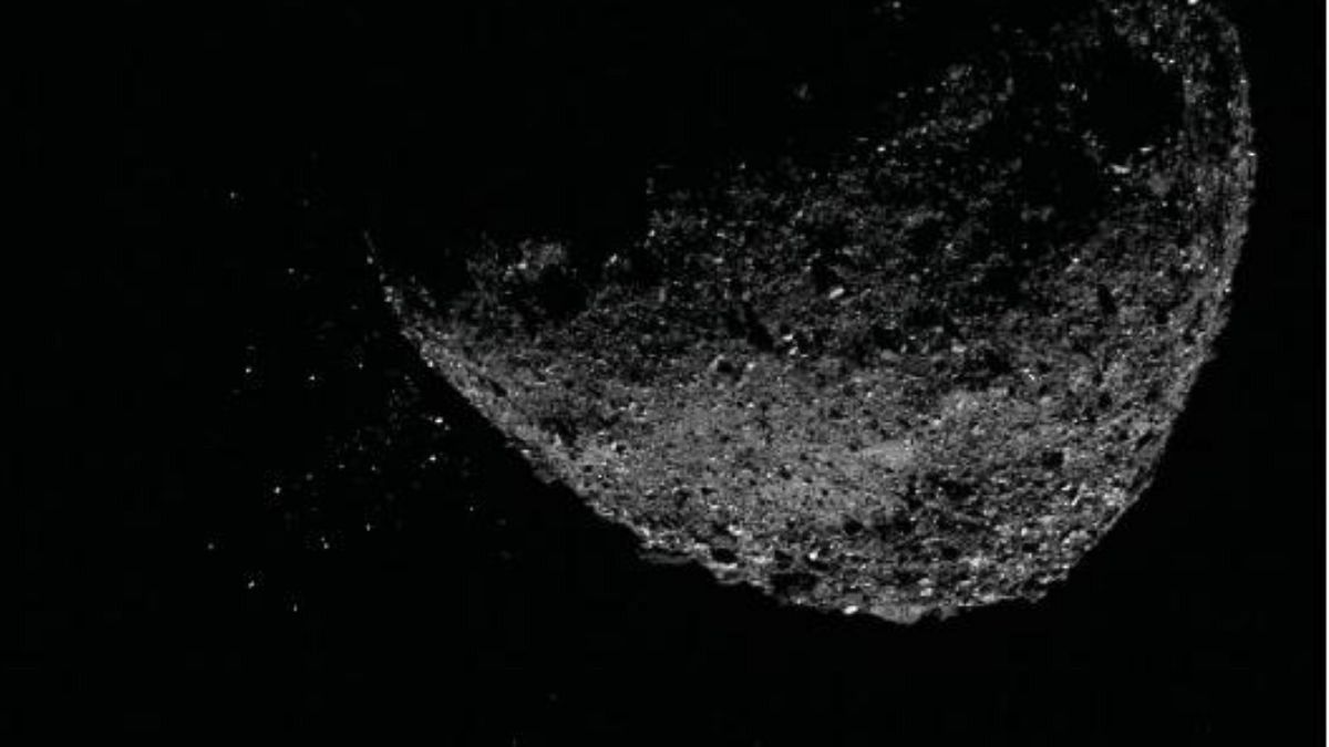 پرتاب شدن سنگریزه از سطح سیارک بنو