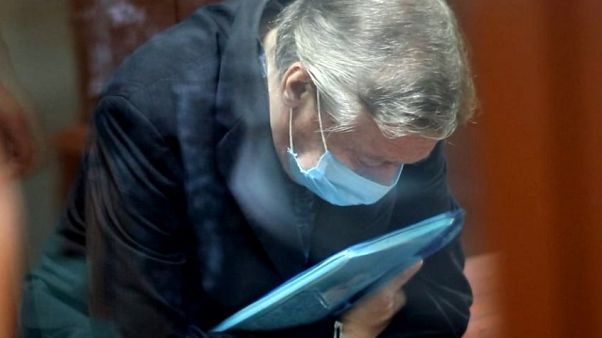 Михаил Ефремов в зале суда Михаил Ефремов в зале суда