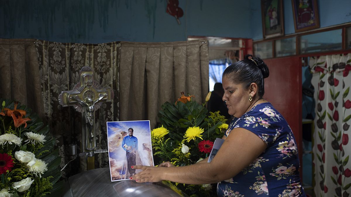 Capilla ardiente del periodista Julio Valdivia Rodríguez en su casa de Tezonapa (México)
