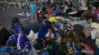 لاجئون بلا مأوى بسبب الحريق الهائل الذي أتى على معظم مخيم موريا في جزيرة لسبوس اليونانية