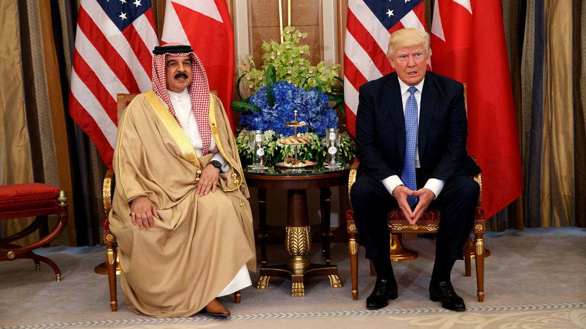 Bahreyn Kralı Hamed bin İsa el-Halife ve ABD Başkanı Donald Trump