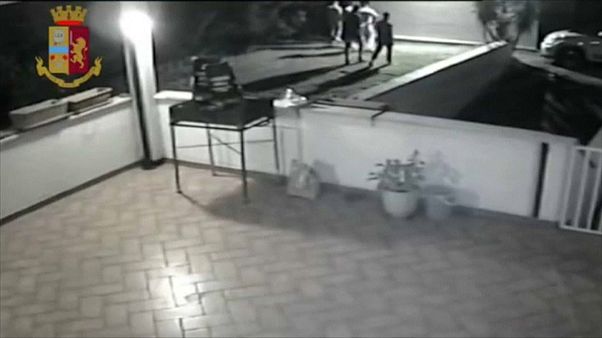 Британские подростки подверглись насилию в Италии Британские подростки подверглись насилию в Италии