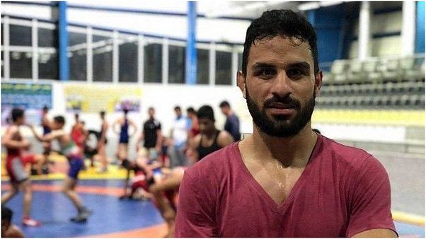 السلطات الإيرانية تنفذ حكم الإعدام على بطل المصارعة الذي يبلغ من العمر 27 عاماً السلطات الإيرانية تنفذ حكم الإعدام على بطل المصارعة الذي يبلغ من العمر 27 عاماً