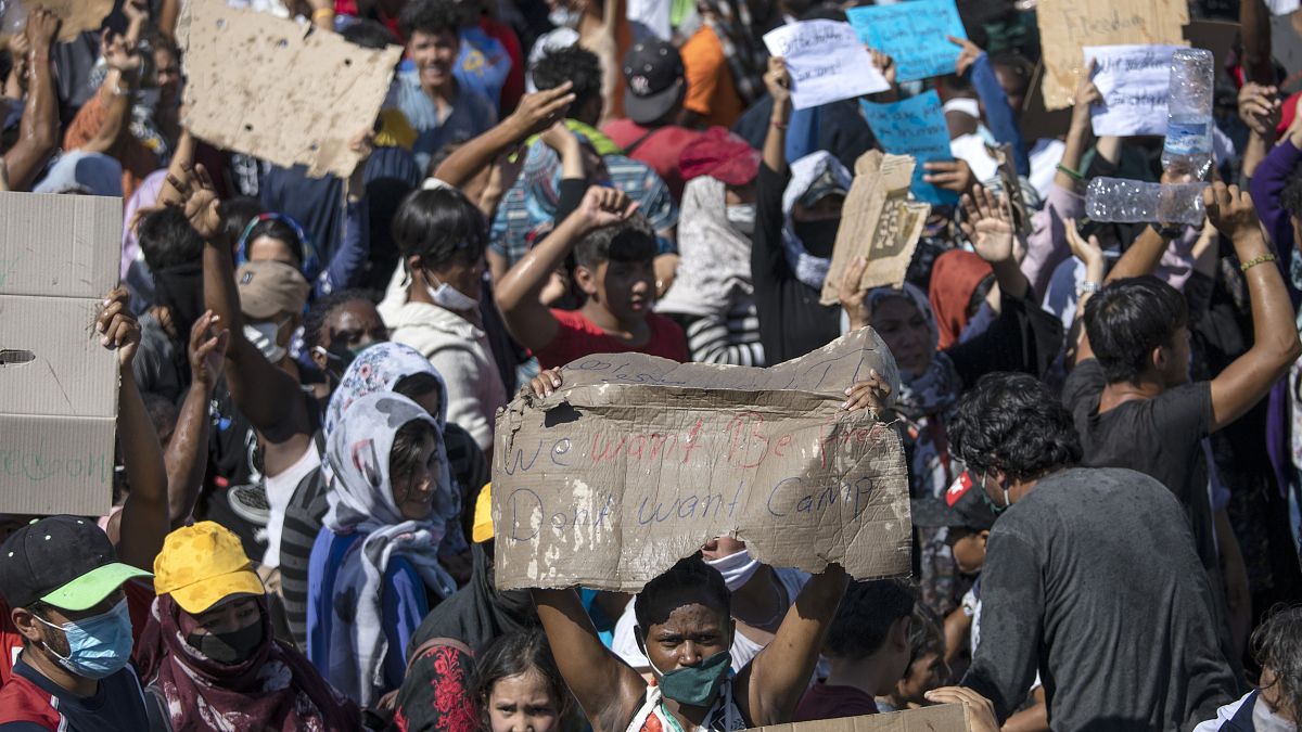 پناهجویان با شعار «آزادی» علیه وضعیت خود در جزیره لسبوس تظاهرات کردند