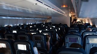 بیشتر شرکت‌های هواپیمایی برای جلوگیری از شیوع ویروس کرونا زدن ماسک در داخل هواپیما را اجباری کرده‌اند
