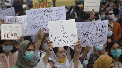 مظاهرة للتنديد بعملية اغتصاب جماعى لسيدة باكستانية