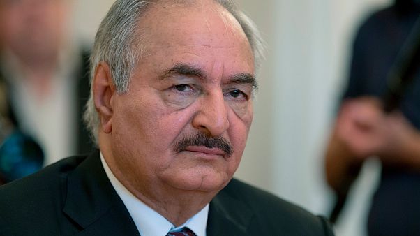 ABD Libya Büyükelçiliği, Halife Hafter'in Libya petrolüne uyguladığı blokajı sonlandırmayı taahhüt ettiğini duyurdu. ABD Libya Büyükelçiliği, Halife Hafter'in Libya petrolüne uyguladığı blokajı sonlandırmayı taahhüt ettiğini duyurdu.