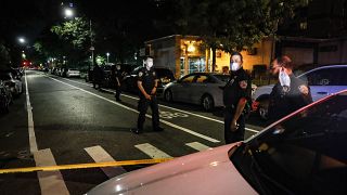 مقتل رجال سود على يد الشرطة أثناء اعتقالهم سبب موجة غضب عارمة في الشارع الأمريكي