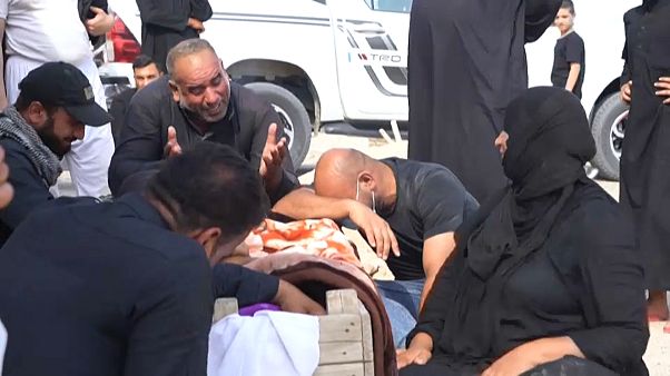 عراقيون يعيدون دفن ضحايا كورونا بمقابر عائلية عراقيون يعيدون دفن ضحايا كورونا بمقابر عائلية