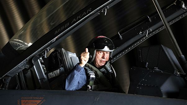 Ο υπ. Άμυνας της Τουρκίας Χουλουσί Ακάρ Ο υπ. Άμυνας της Τουρκίας Χουλουσί Ακάρ