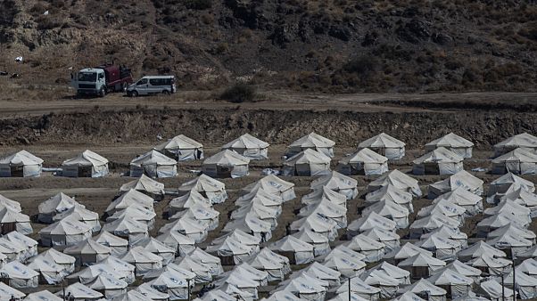 Los locales de Moria muestran su descontento con los inmigrantes Los locales de Moria muestran su descontento con los inmigrantes