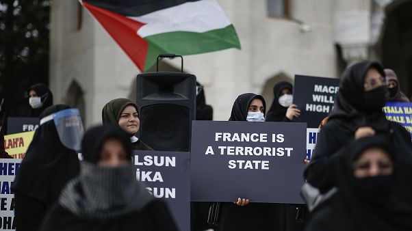 مظاهرة للتنديد بإعادة نشر شارلي إيبدو للرسوم الكاريكاتورية الخاصة بالنبي محمد. مظاهرة للتنديد بإعادة نشر شارلي إيبدو للرسوم الكاريكاتورية الخاصة بالنبي محمد.