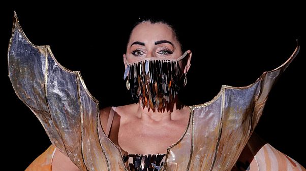Rossy de Palma défile pour le créateur Andres Sarda pendant la fashion week de Madrid, le 10 septembre 2020 Rossy de Palma défile pour le créateur Andres Sarda pendant la fashion week de Madrid, le 10 septembre 2020