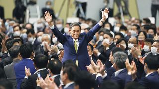 Cuando sea elegido formalmente como nuevo primer ministro, Suga se podrá mantener en el cargo en principio hasta que termine el actual mandato de Abe en septiembre de 2021.