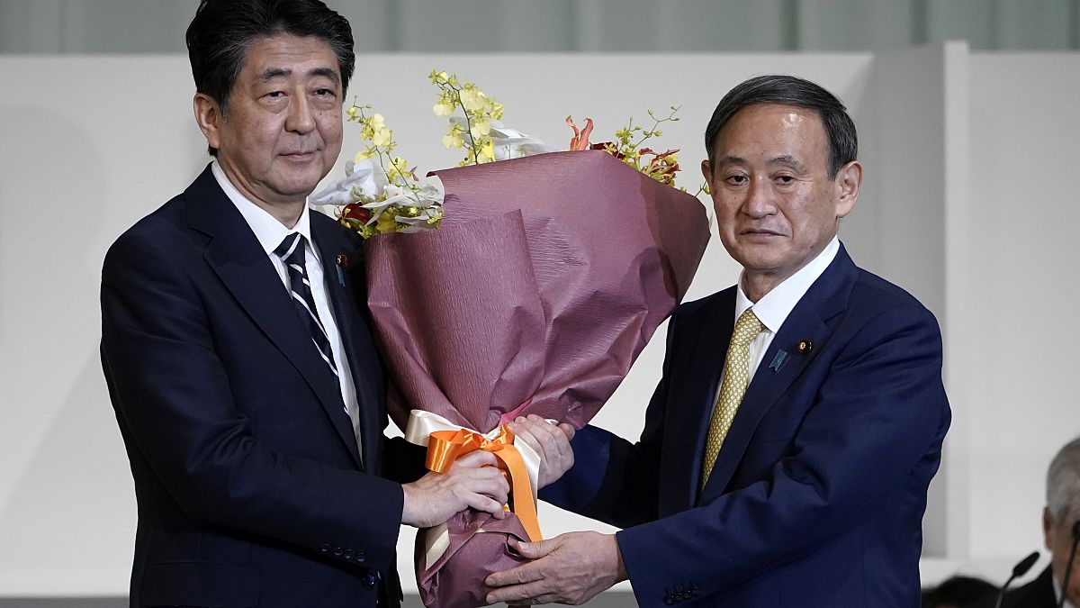 Передача полномочий: Ёсихидэ Суга становится новым главой ЛДП 