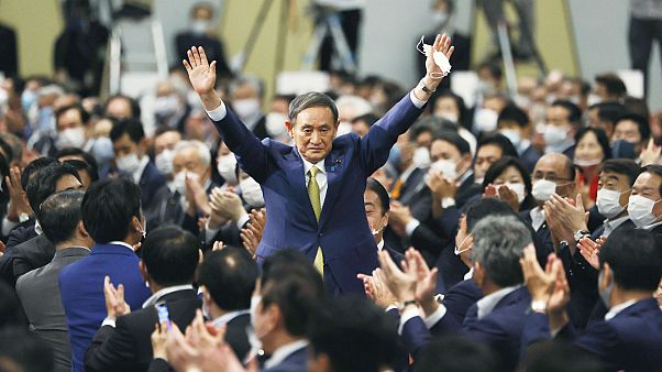 Japonya'da iktidardaki LDP'nin genel başkanlığına seçilen Suga Yoşihide Japonya'da iktidardaki LDP'nin genel başkanlığına seçilen Suga Yoşihide