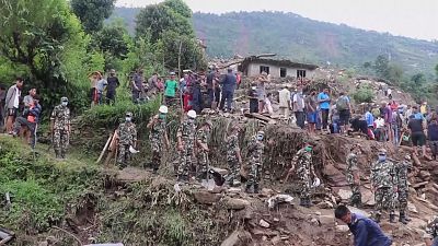 В Непале возобновились поиски пропавших без вести из-за оползня