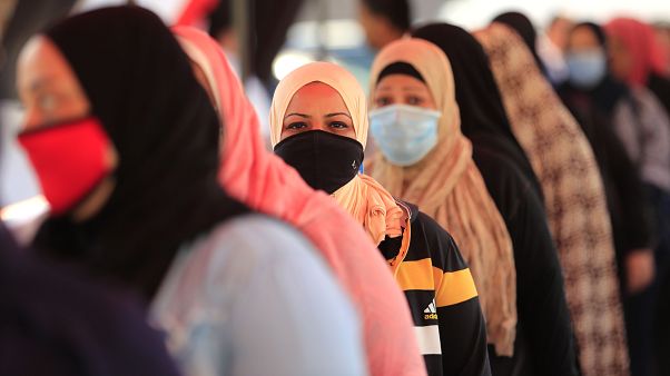 مذيعة مصرية تثير الجدل بعد تصريحاتها عن الحجاب مذيعة مصرية تثير الجدل بعد تصريحاتها عن الحجاب