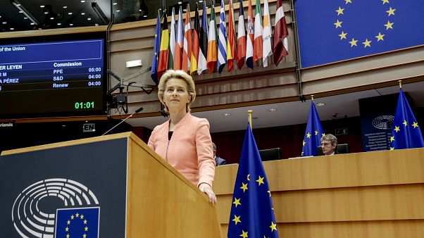 La Presidente della Commissione europea Ursula von der Leyen si rivolge alla plenaria durante il suo primo discorso sullo stato dell'Unione al Parlamento europeo a Bruxelles La Presidente della Commissione europea Ursula von der Leyen si rivolge alla plenaria durante il suo primo discorso sullo stato dell'Unione al Parlamento europeo a Bruxelles