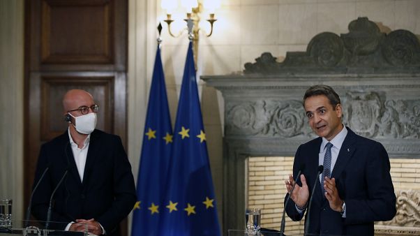 Avrupa Konseyi Başkanı Charles Michel (solda) ve Yunanistan Başbakanı Miçotakis Avrupa Konseyi Başkanı Charles Michel (solda) ve Yunanistan Başbakanı Miçotakis