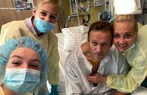 الکسی ناوالنی در بیمارستان برلین در کنار اعضای خانواده‌اش