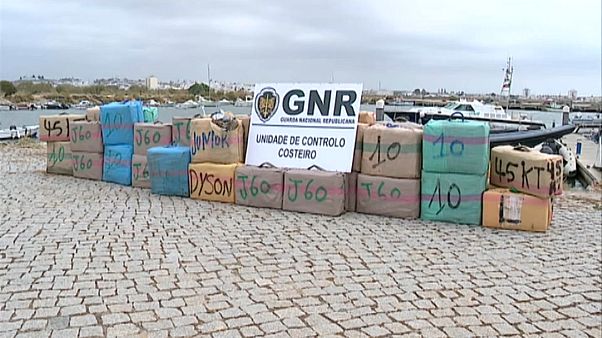 Autoridades algarvias apreenderam cerca de 2.500 quilos de haxixe no rio Guadiana Autoridades algarvias apreenderam cerca de 2.500 quilos de haxixe no rio Guadiana