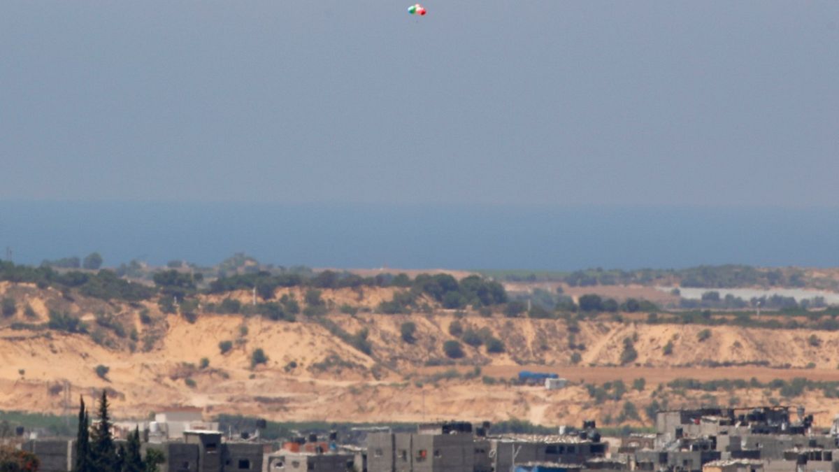 بالون يحمل مواد حارقة أطلق من قطاع غزة باتجاه مناطق إسرائيلية. 2020/08/24