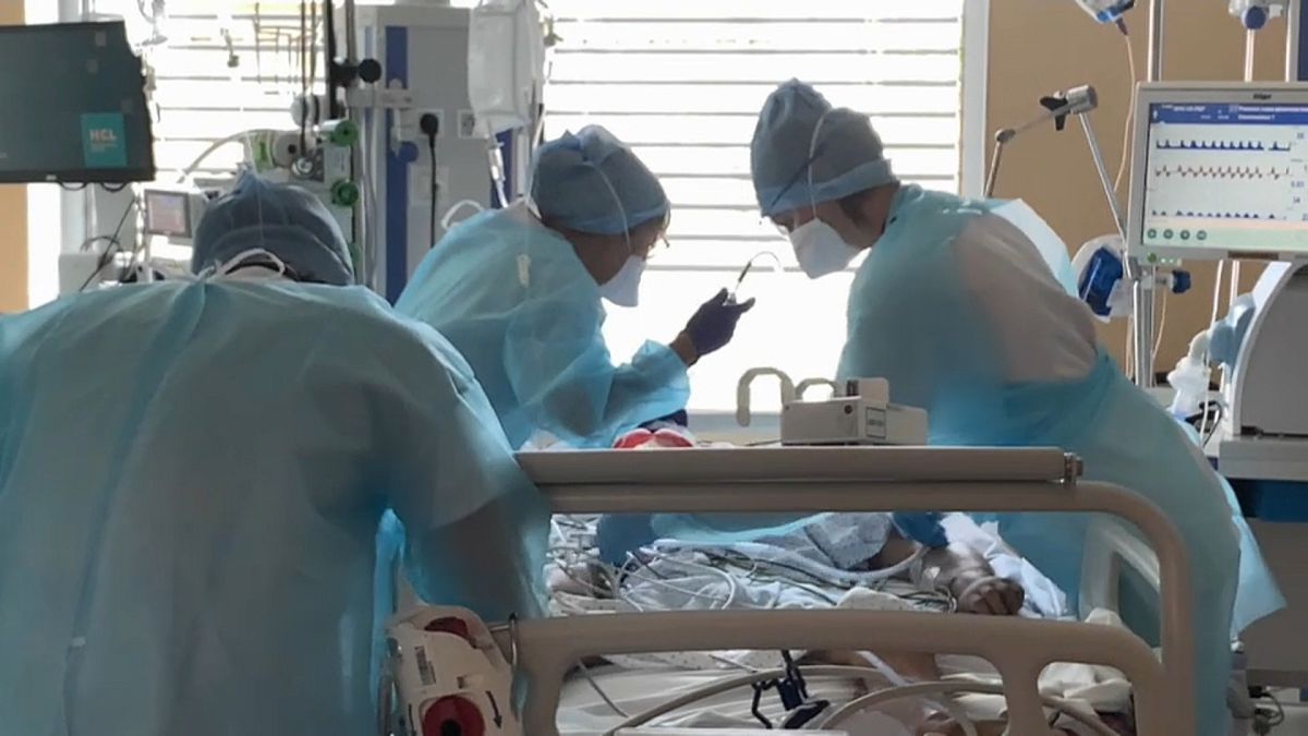 شاهد: المستشفيات الفرنسية تستعد لموجة ثانية من كوفيد-19 قد تكون كارثية