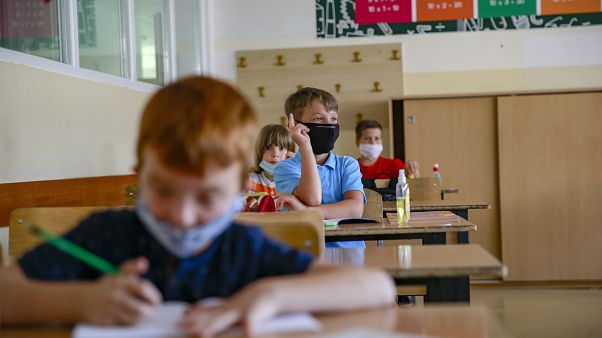 "Non chiudiamo più le scuole" "Non chiudiamo più le scuole"