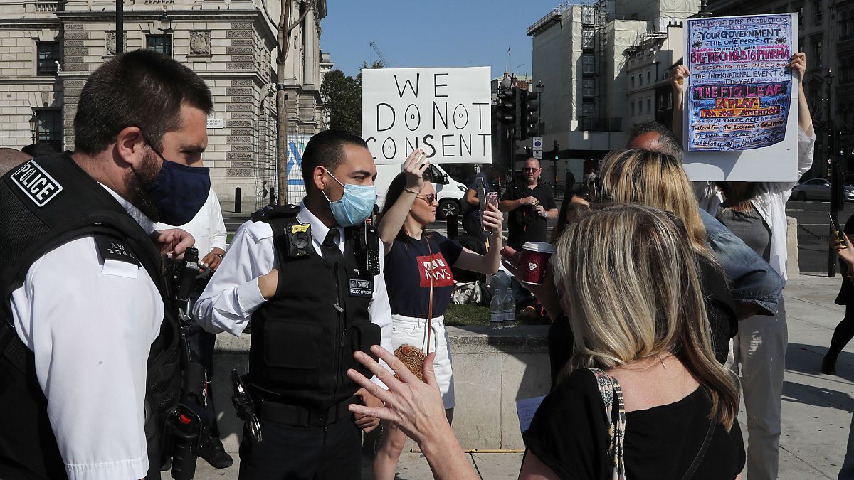 Una protesta contra las nuevas medidas sanitarias frente al Parlamento en Londres, Reino Unido. El 14 de septiembre de 2020. 