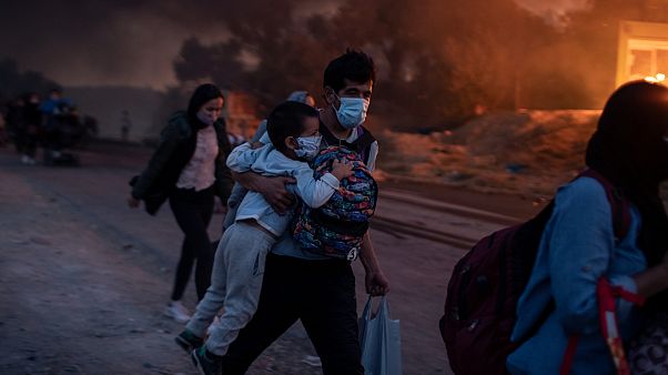 Yunanistan'da bir mülteci kampında çıkan yangın Yunanistan'da bir mülteci kampında çıkan yangın