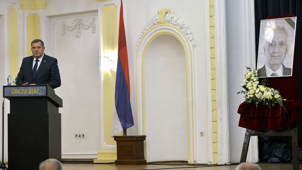 Sırp Cumhuriyeti lideri Milorad Dodik, savaş suçlusu Momcilo Krajisnik için düzenlenen anma törenine katıldı
