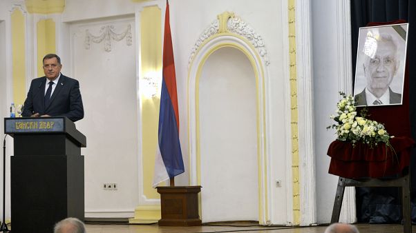 Sırp Cumhuriyeti lideri Milorad Dodik, savaş suçlusu Momcilo Krajisnik için düzenlenen anma törenine katıldı Sırp Cumhuriyeti lideri Milorad Dodik, savaş suçlusu Momcilo Krajisnik için düzenlenen anma törenine katıldı