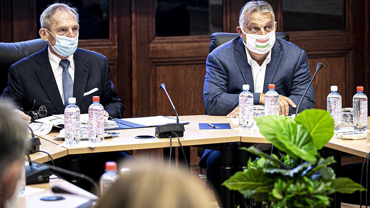 Orbán Viktor miniszterelnök és Pintér Sándor belügyminiszter az operatív törzs ülésén