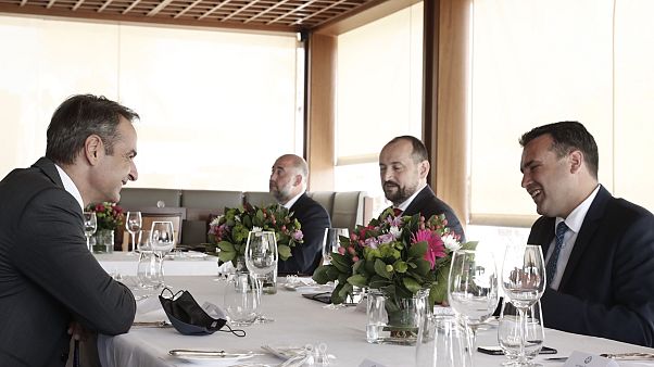 Ο Κυριάκος Μητσοτάκης με τον Ζόραν Ζάεφ Ο Κυριάκος Μητσοτάκης με τον Ζόραν Ζάεφ