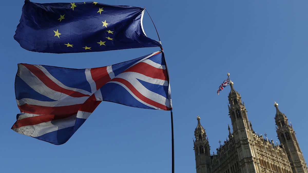 پرچم‌های اتحادیه اروپا و بریتانیا