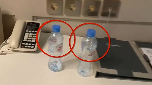 صور من غرفة فندق نافالني نشرت على حسابه على إنستغرام صور من غرفة فندق نافالني نشرت على حسابه على إنستغرام