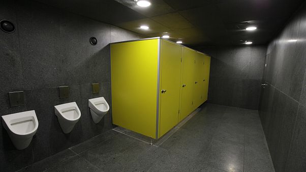 Airpnp : des militants polonais provoquent un scandale avec une application de partage de toilettes Airpnp : des militants polonais provoquent un scandale avec une application de partage de toilettes
