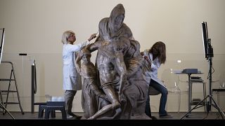 Pietá: Michelangelo szoborcsoportja