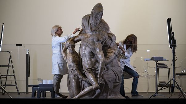 Pietá: Michelangelo szoborcsoportja Pietá: Michelangelo szoborcsoportja