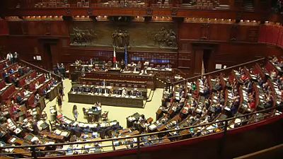 Itália decide em referendo um corte no número de deputados