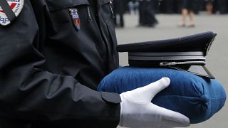 L'hommage aux policiers tués en France lors des attaques de janvier 2015