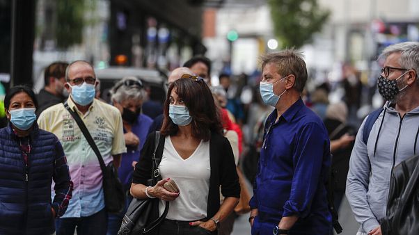 Menschen in Madrid kaufen Lottoscheine Menschen in Madrid kaufen Lottoscheine