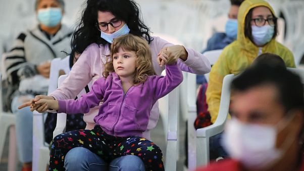 Avrupa'da yeni Covid-19 vaka sayısı artışta Avrupa'da yeni Covid-19 vaka sayısı artışta