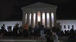 Ciudadanos frente a la Corte Suprema rinden homenaje a Ruth Bader Ginsburg