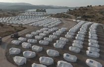 مخيم جديد للاجئين أقامته السلطات اليونانية في ميدان رماية سابق يقع على بعد ثلاثة كيلومترات من ميناء ميتيليني، مركز جزيرة لسبوس.