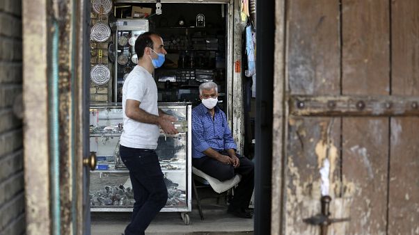 تاجريجلس أمام دكانه في البازار الكبير في مدينة زنجان. 2020/07/05 تاجريجلس أمام دكانه في البازار الكبير في مدينة زنجان. 2020/07/05